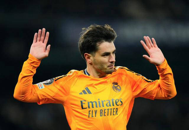 皇马右边锋之争：布拉欣-迪亚斯与马斯坦托诺竞逐首发位置